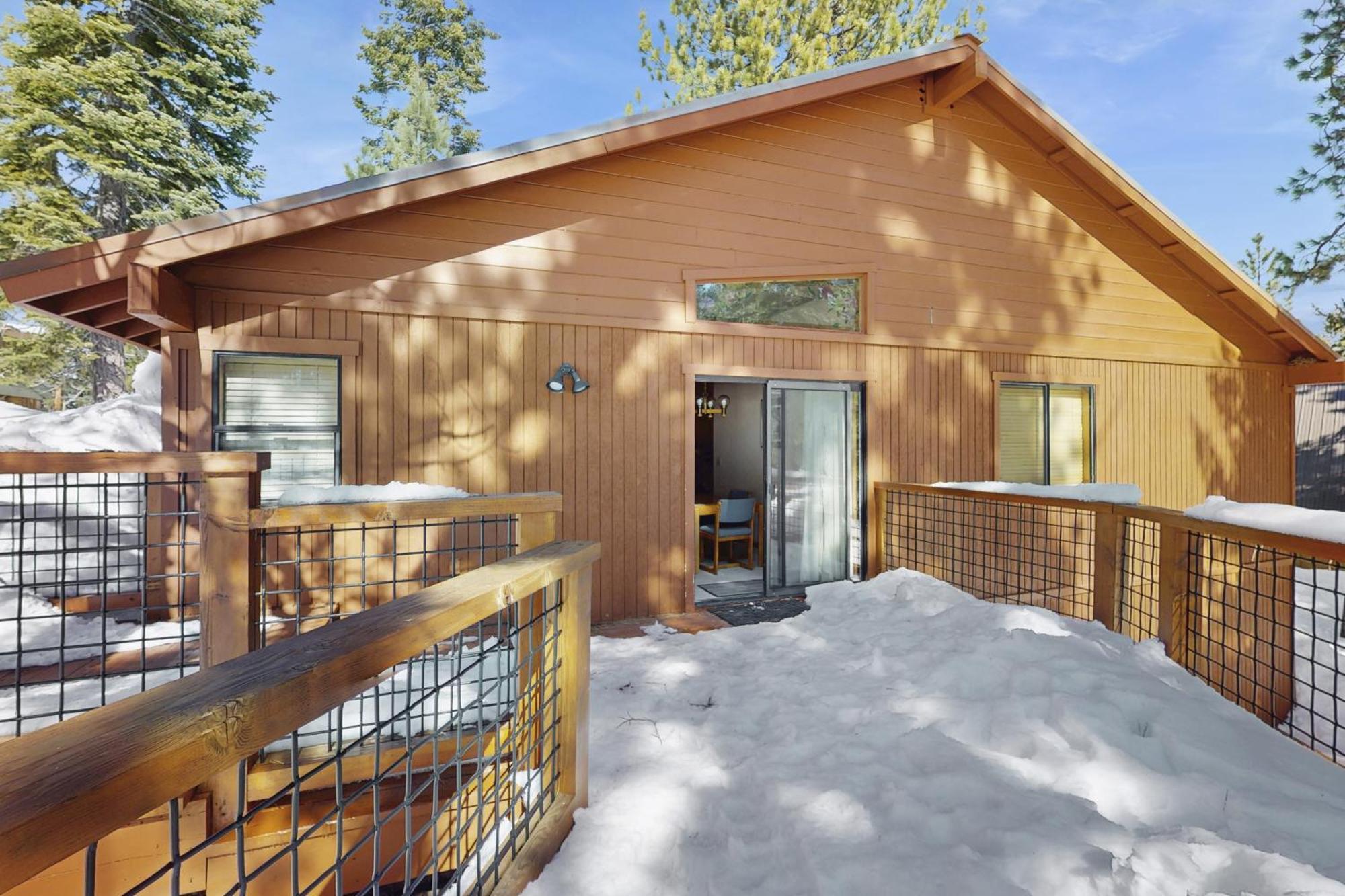 Tuna Bush Truckee Luaran gambar