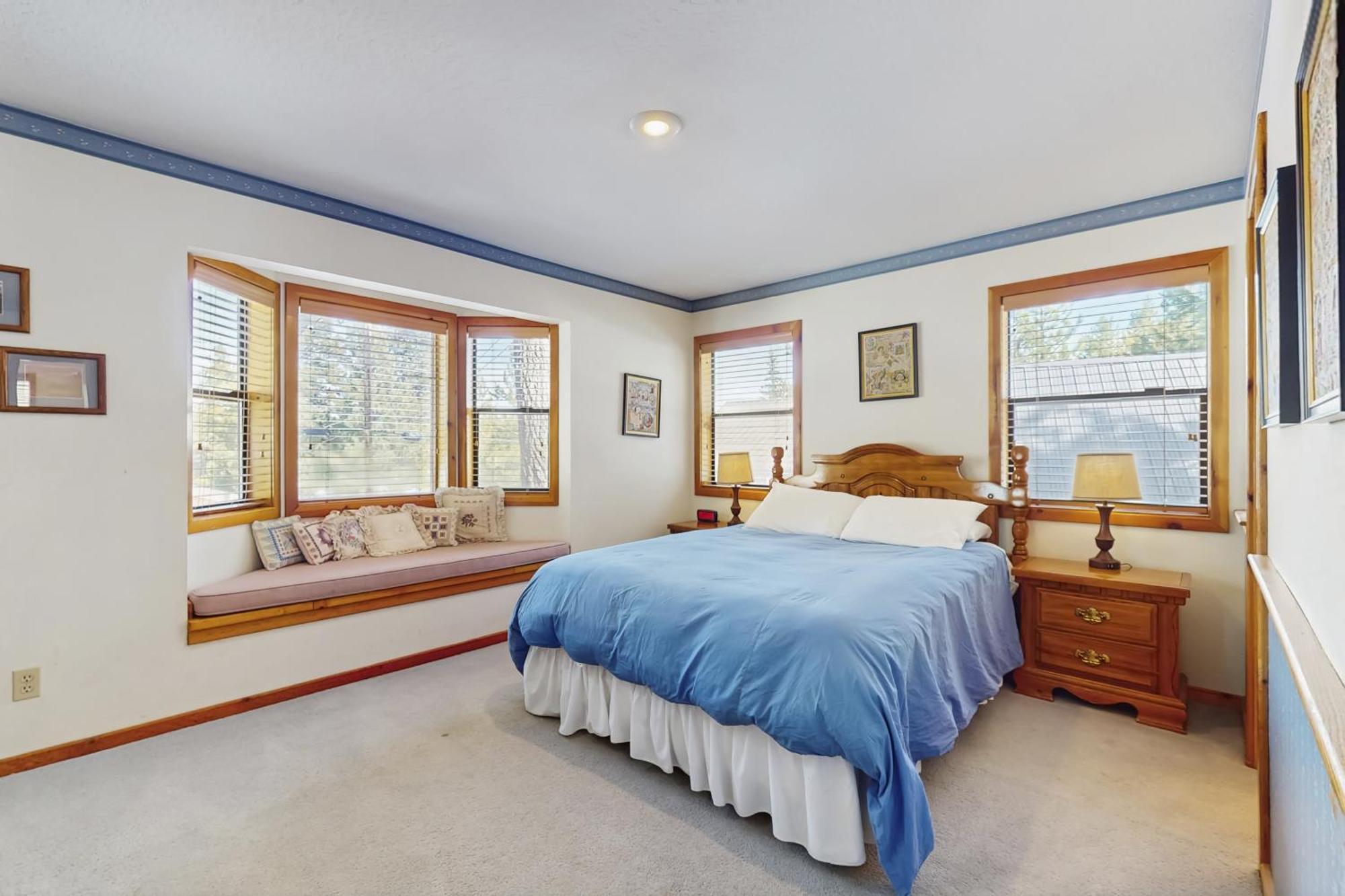 Tuna Bush Truckee Luaran gambar